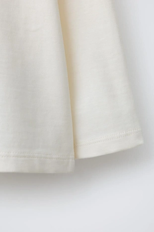 Футболка с контрастными деталями и надписью