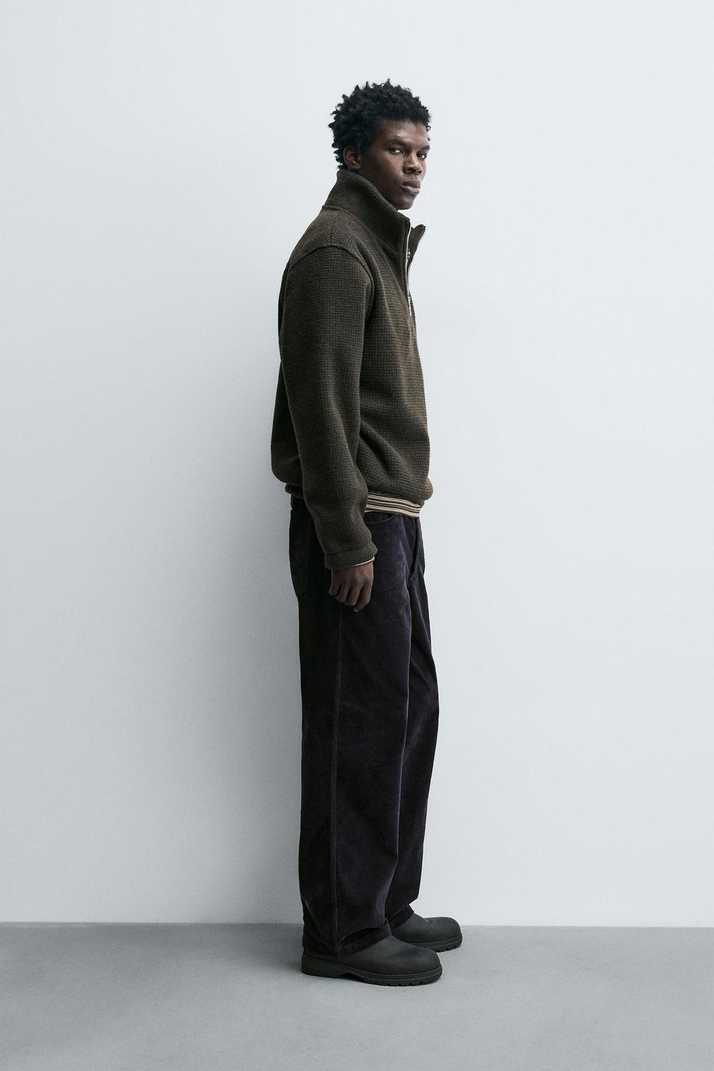 ТОЛСТОВКА С ВОРОТНИКОМ НА МОЛНИИ И СТРУКТУРОЙ