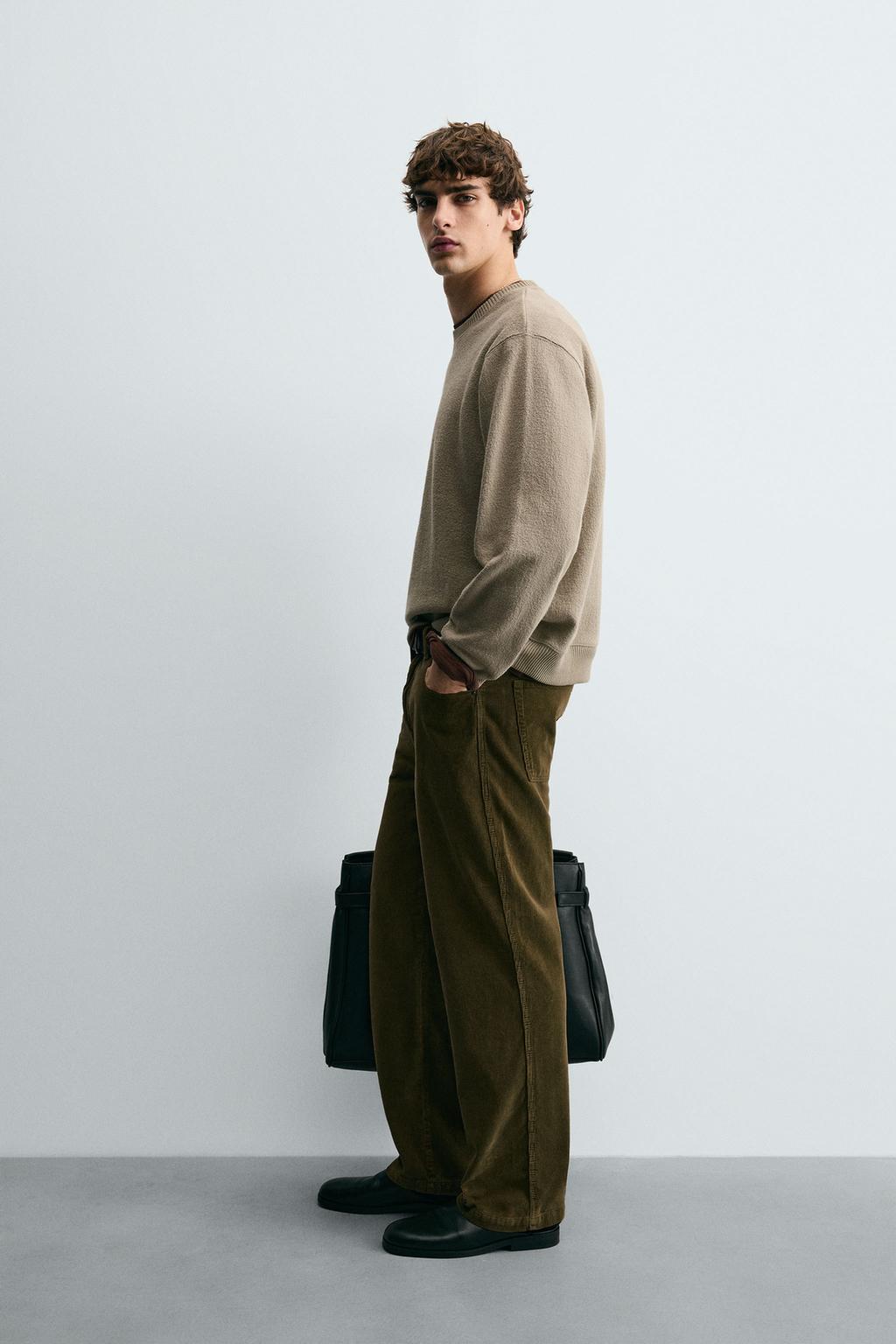 ТОЛСТОВКА С КРУГЛЫМ ВЫРЕЗОМ И ТЕКСТУРОЙ