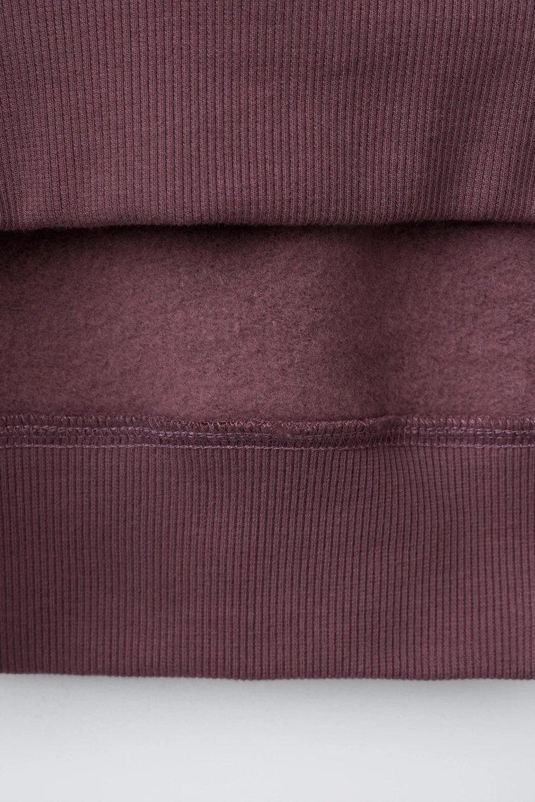 Свитшот с принтом на поднятом тексте