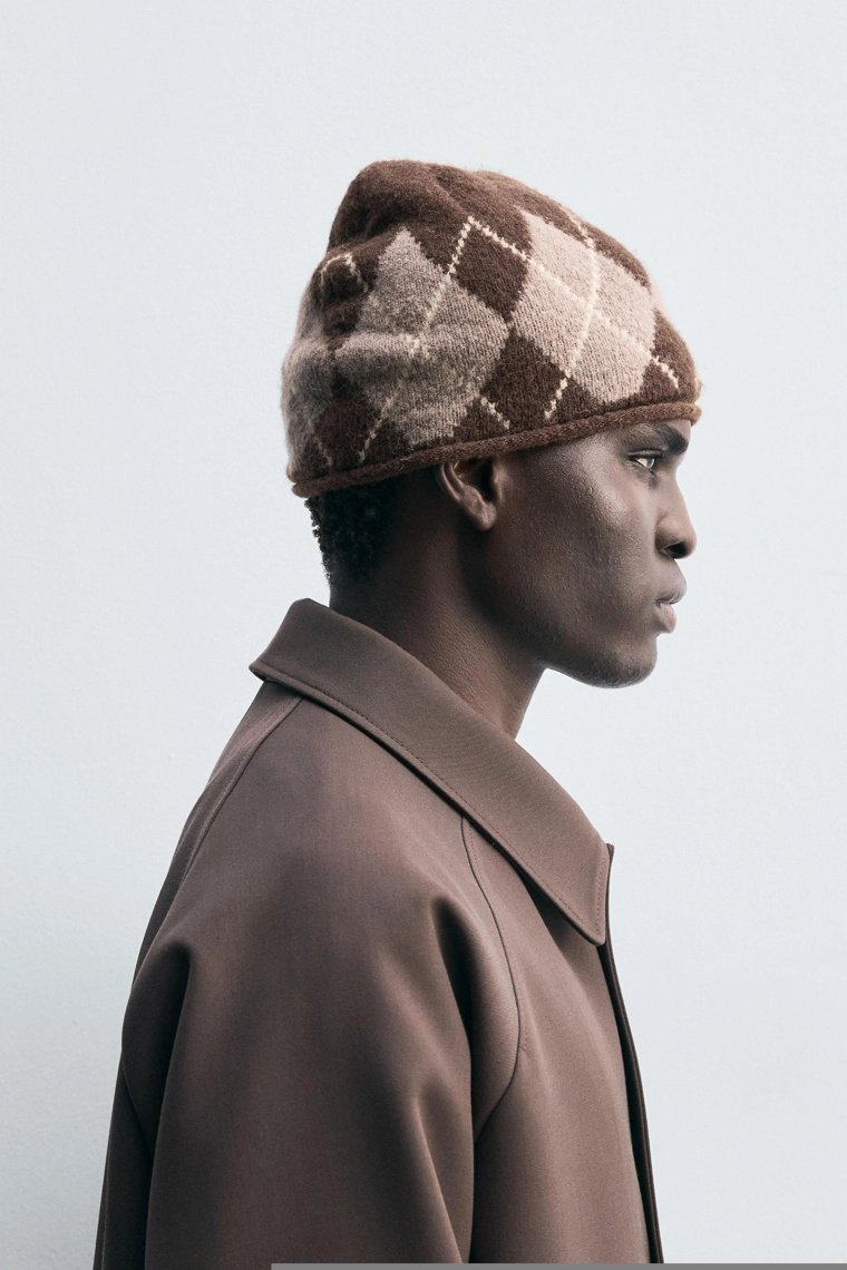 Шапка с жаккардовым узором аргайл