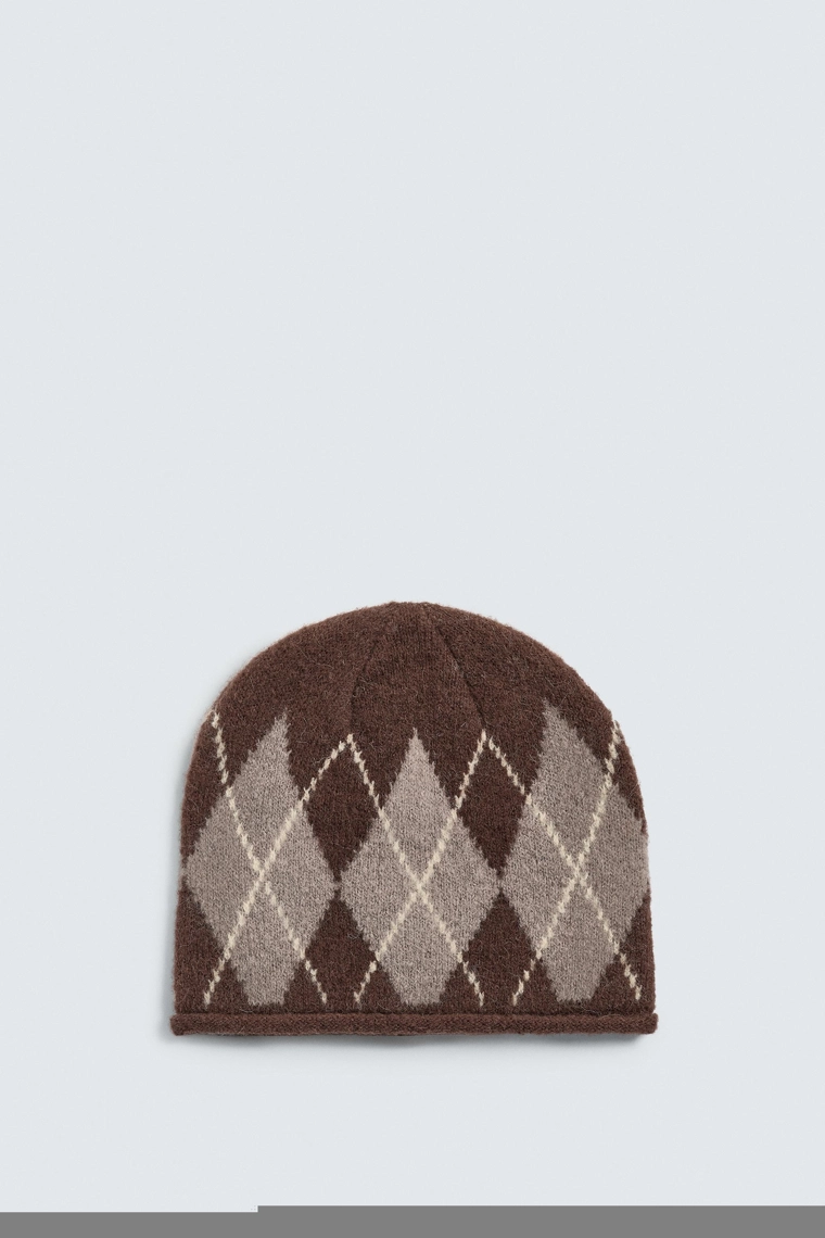Шапка с жаккардовым узором аргайл