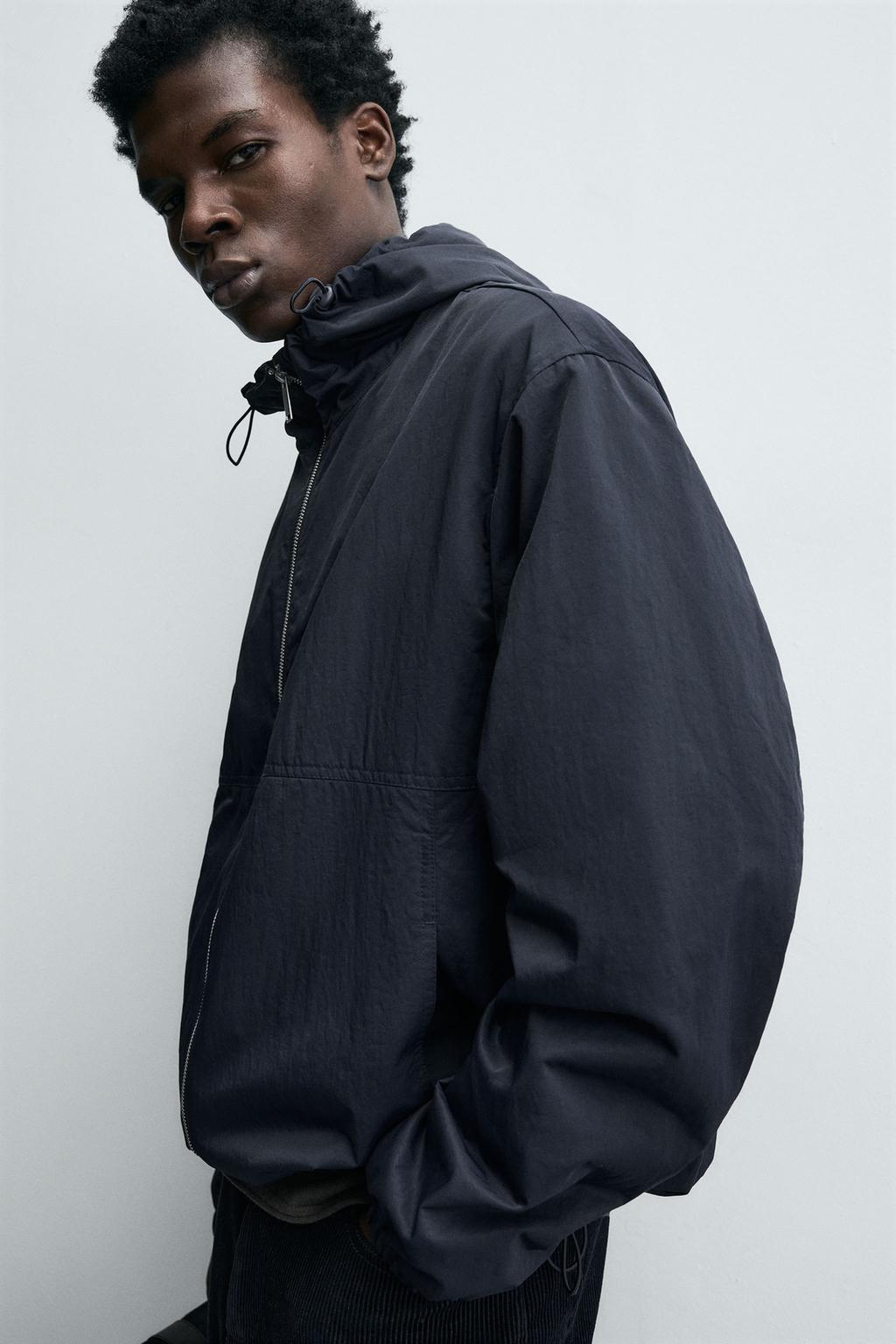 Легкая техническая куртка с капюшоном