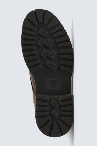 Ботинки со шнуровкой на объемной подошве