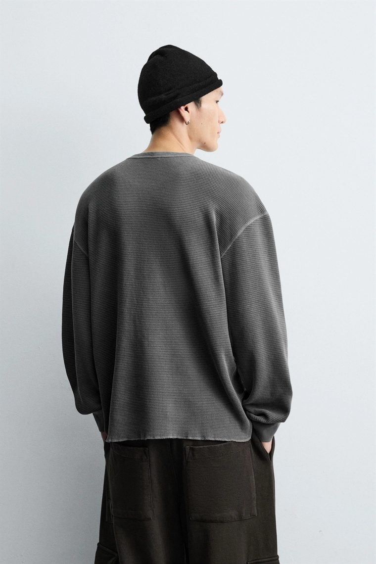 Футболка из мятого вафельного трикотажа