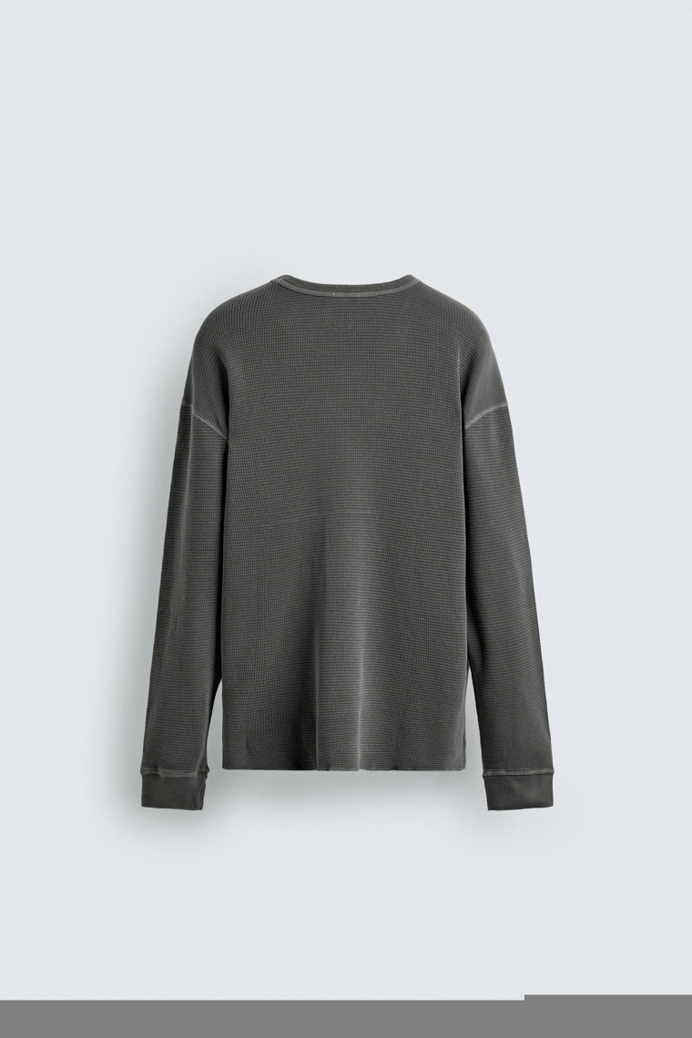 Футболка из мятого вафельного трикотажа