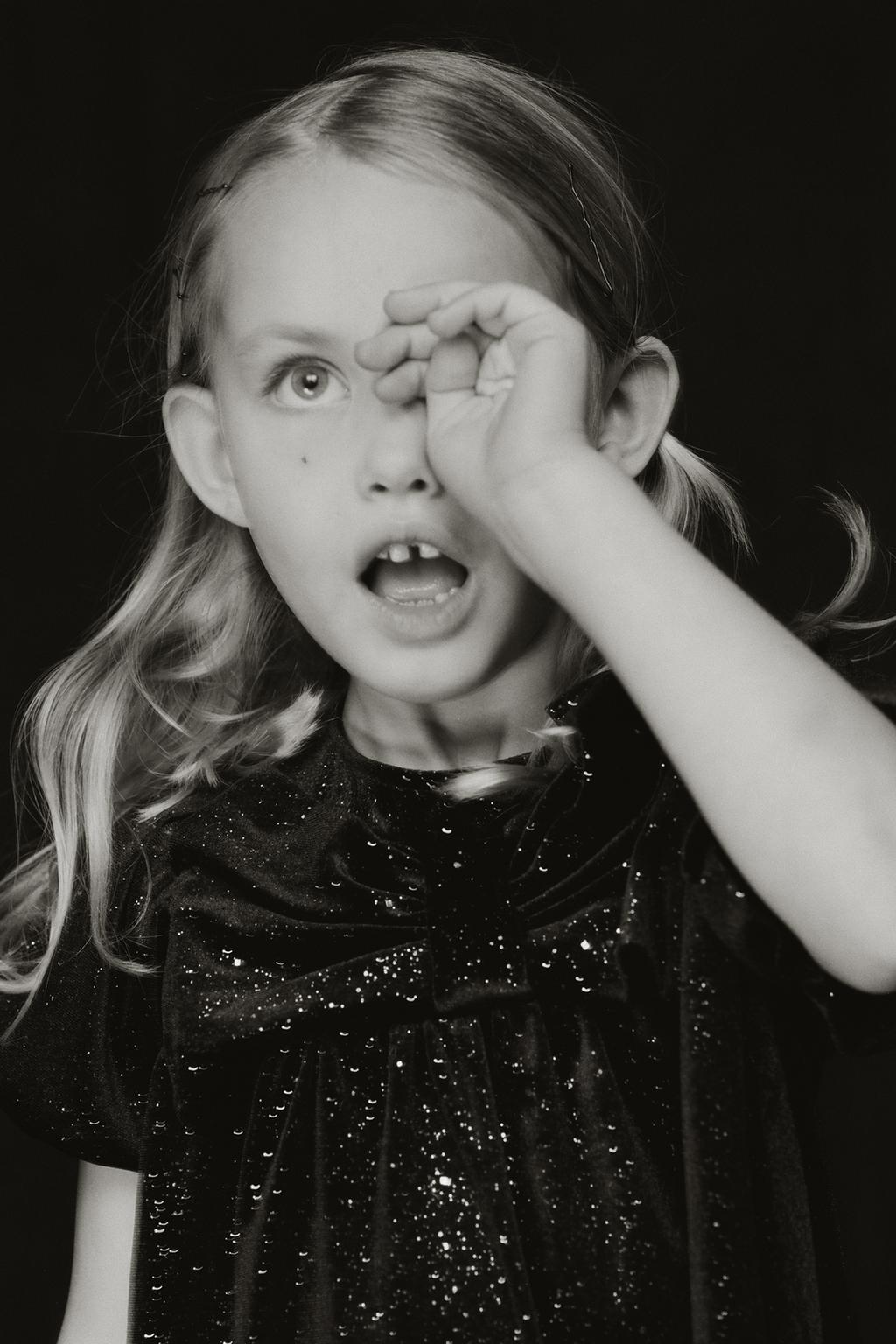 БАРХАТНОЕ ПЛАТЬЕ С БАНТОМ И БЛЁСТКАМИ