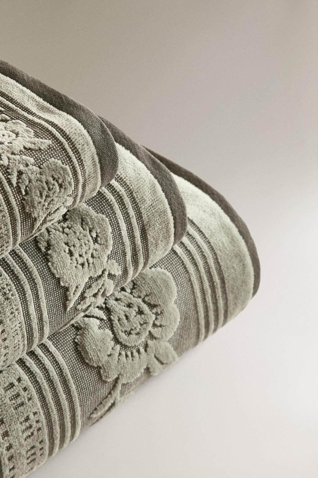 Велюровое полотенце с жаккардовым узором