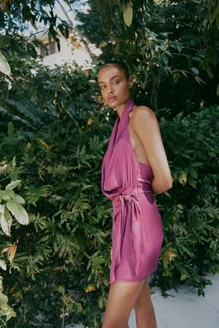 Мини-платье халтер с узлом- Заказать в России