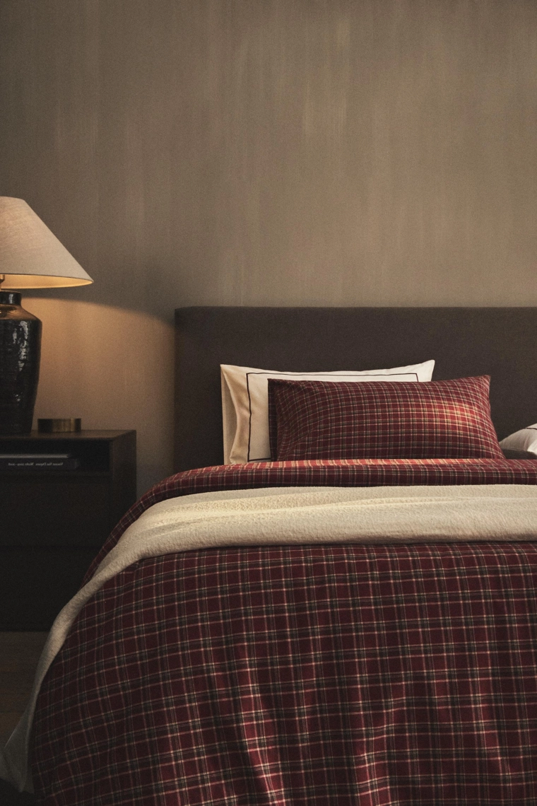 Рождественское покрывало из красной клетки фланеля