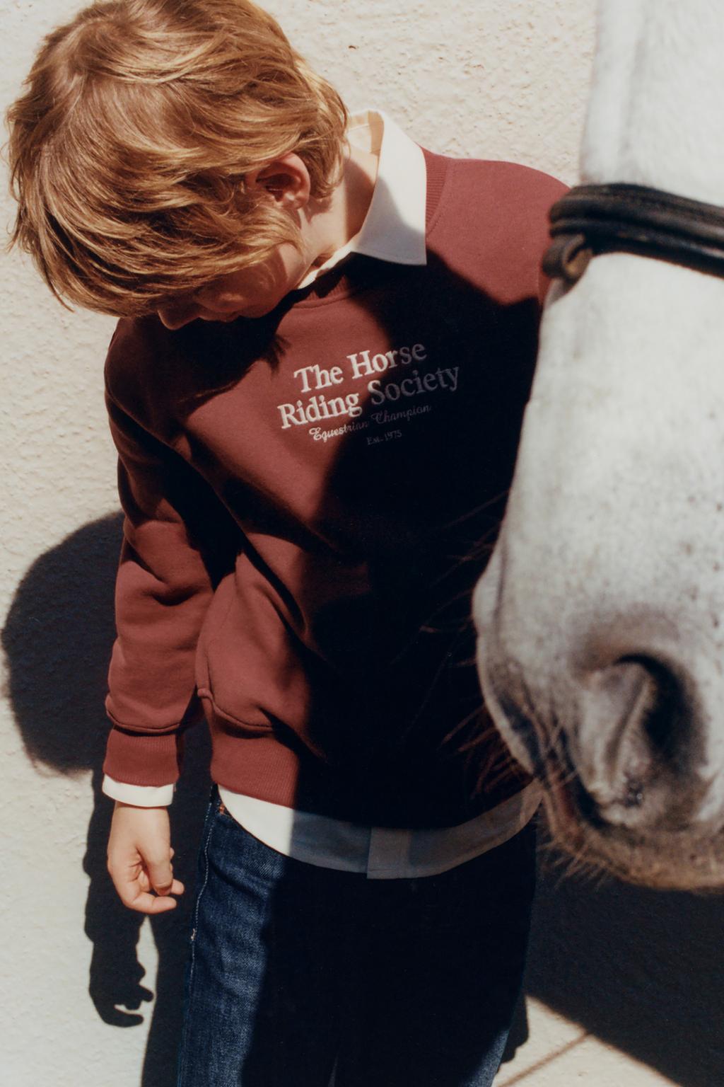 ТОЛСТОВКА С ВЫШИТОЙ НАДПИСЬЮ