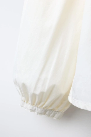 Блуза с большим отложным воротником и вышивкой- Заказать в России