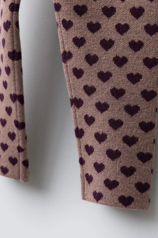 Трикотажные легинсы с узором «сердца»- Заказать в России