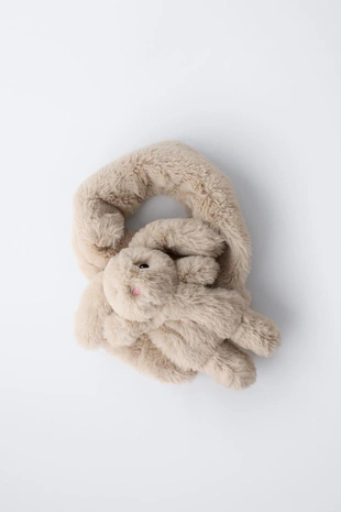 Шарф из искусственного меха с деталью «кролик»- Заказать в России