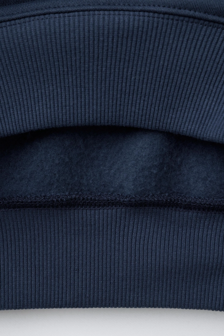 Толстовка с блестящим принтом звезд