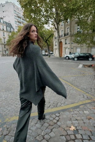 Трикотажная накидка с высоким воротником- Заказать в России