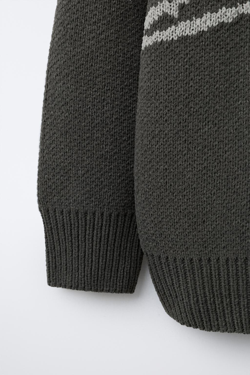 СВИТЕР ИЗ ШЕНИЛЛА С ГРАФФИТИ