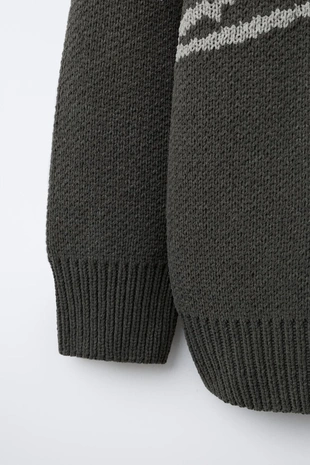 Свитер из шенилла с граффити- Заказать в России