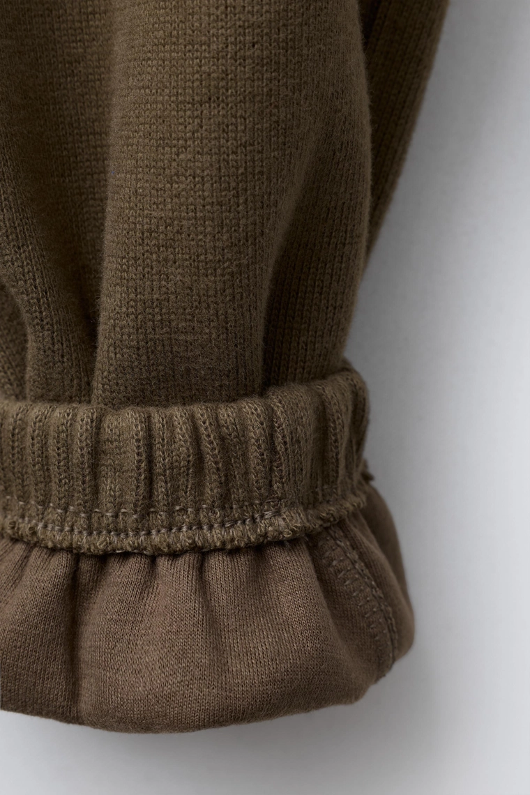 Костюм из толстовки и брюк