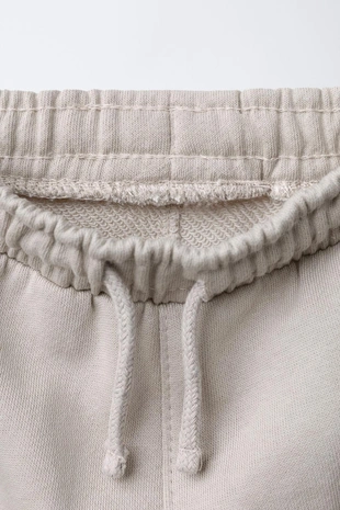 Брюки-джоггеры с этикеткой