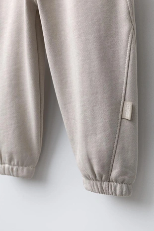 Брюки-джоггеры с этикеткой