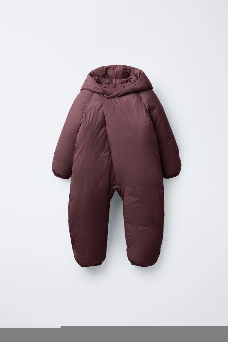 Комбинезон из нейлона с капюшоном