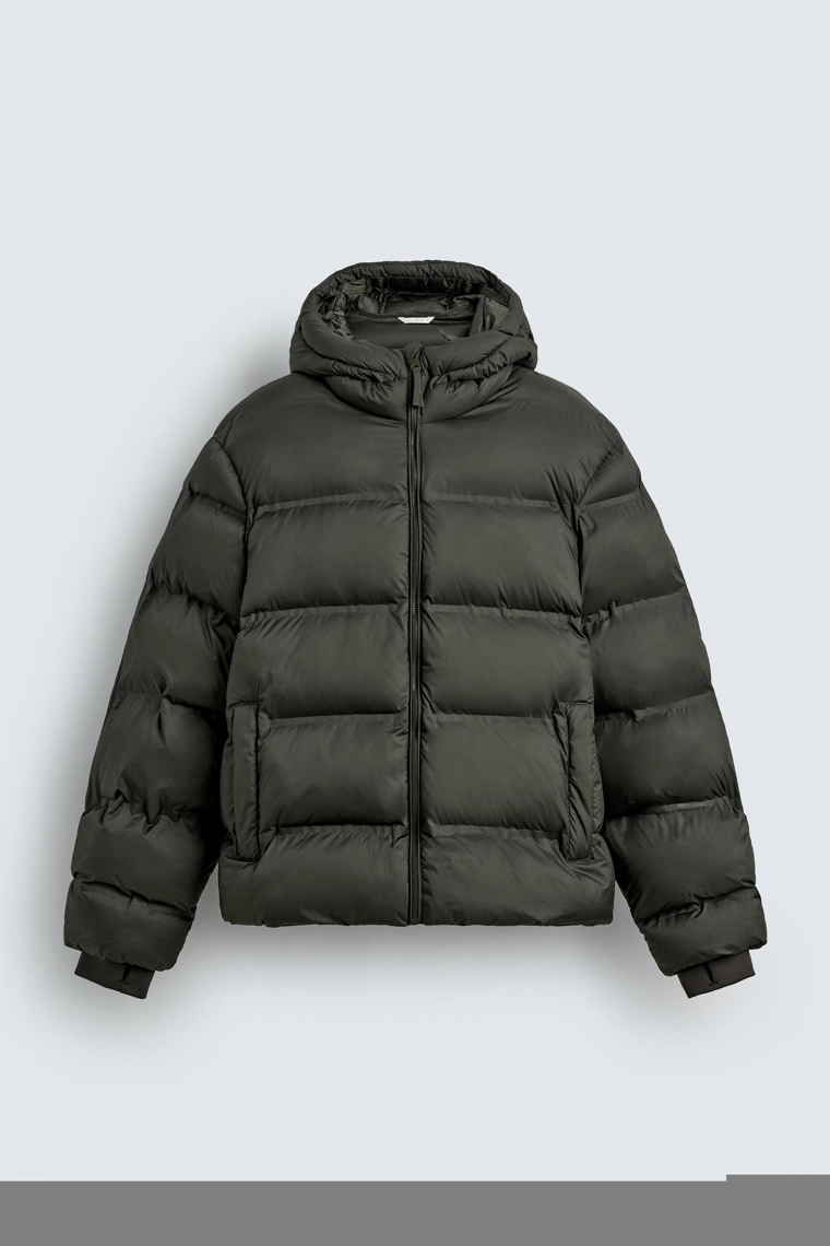 Куртка-пуховик с водоотталкивающей тканью и капюшоном