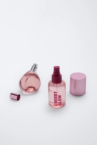 CHERRY GLOW туалетная вода и блеск для тела с глиттером (50 мл + 100 мл) (1.69 жидк. унц. + 3.38 жидк. унц.)- Заказать в России