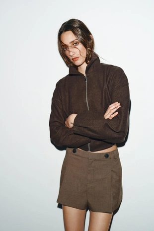 Шорты со складками и пуговицами- Заказать в России