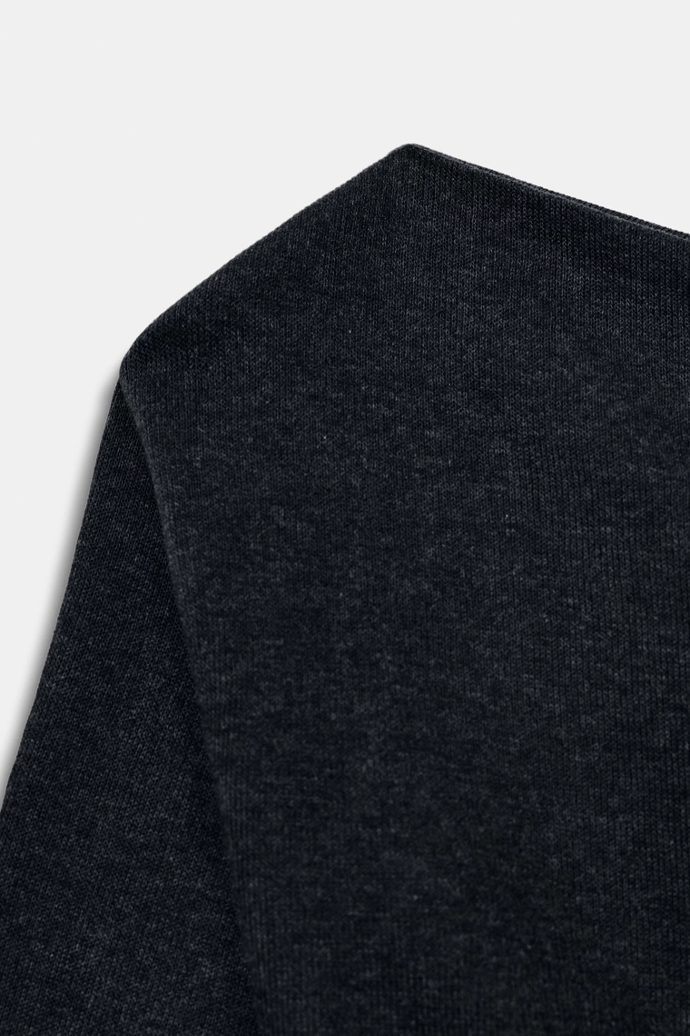 Топ с мягким прикосновением и асимметричным вырезом