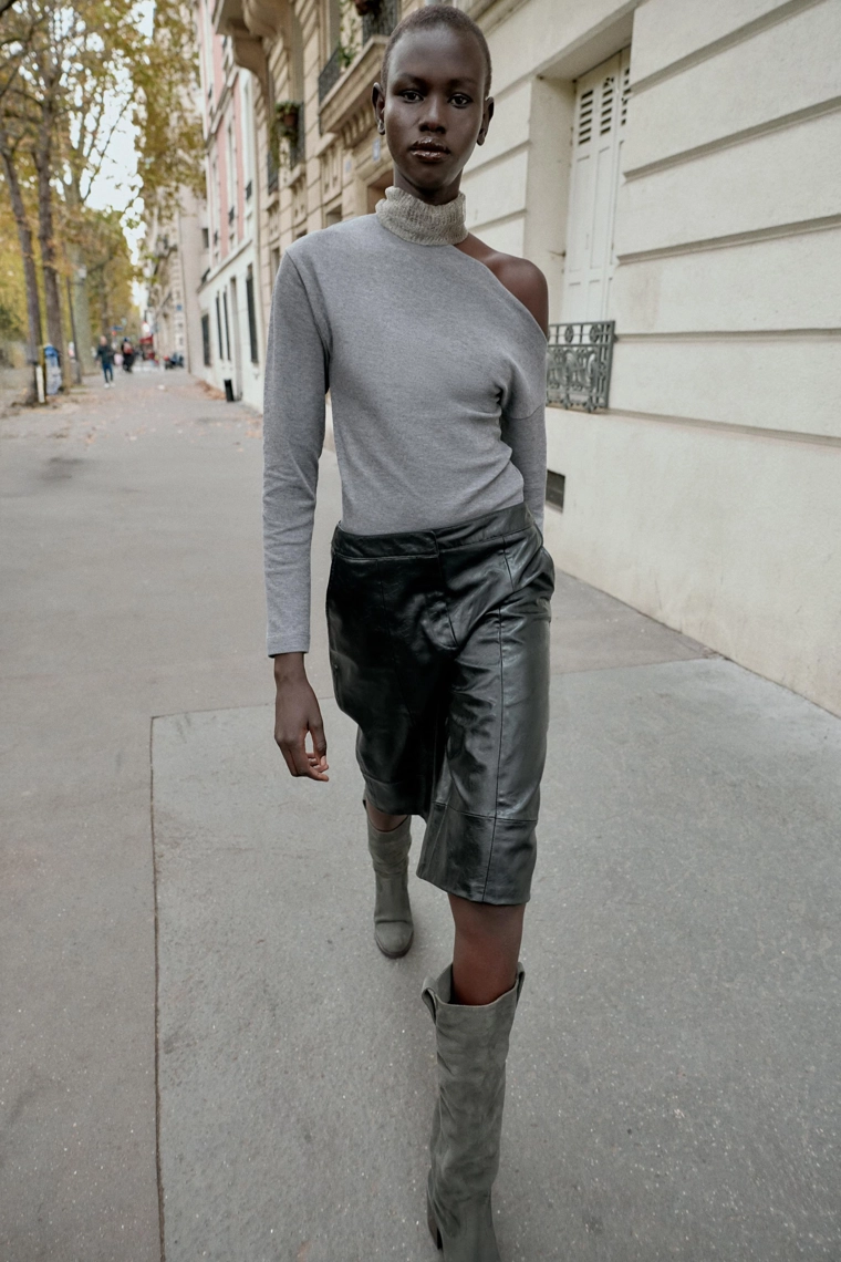 Топ с мягким прикосновением и асимметричным вырезом