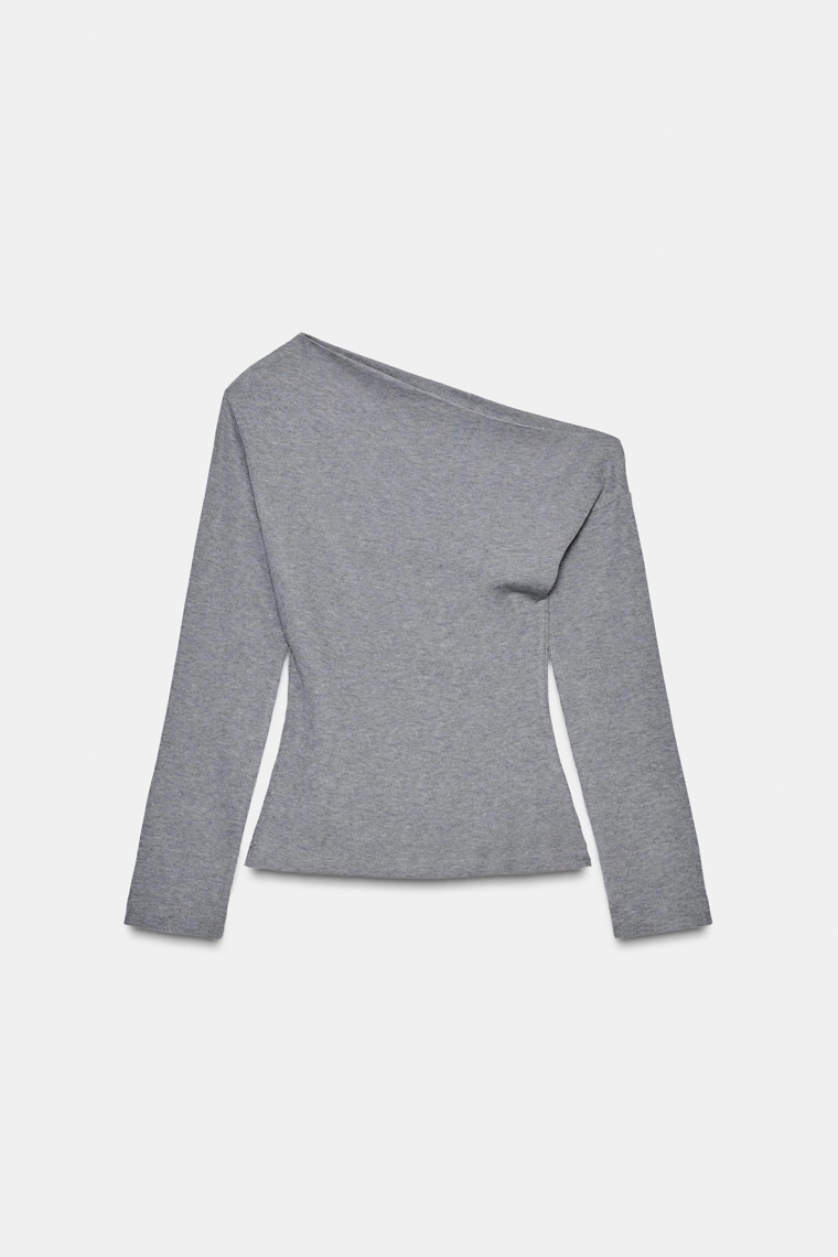 Топ с мягким прикосновением и асимметричным вырезом