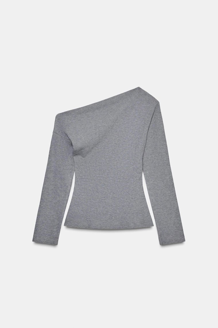 Топ с мягким прикосновением и асимметричным вырезом