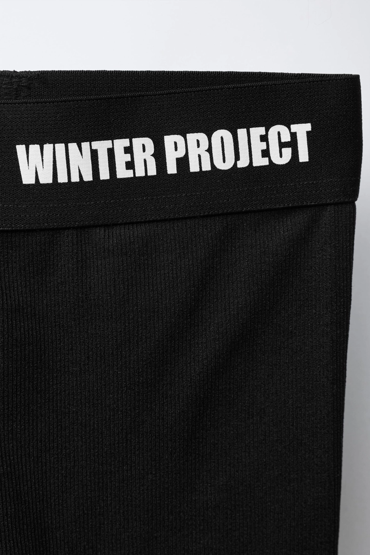 Рифленые леггинсы с пробивным лозунгом