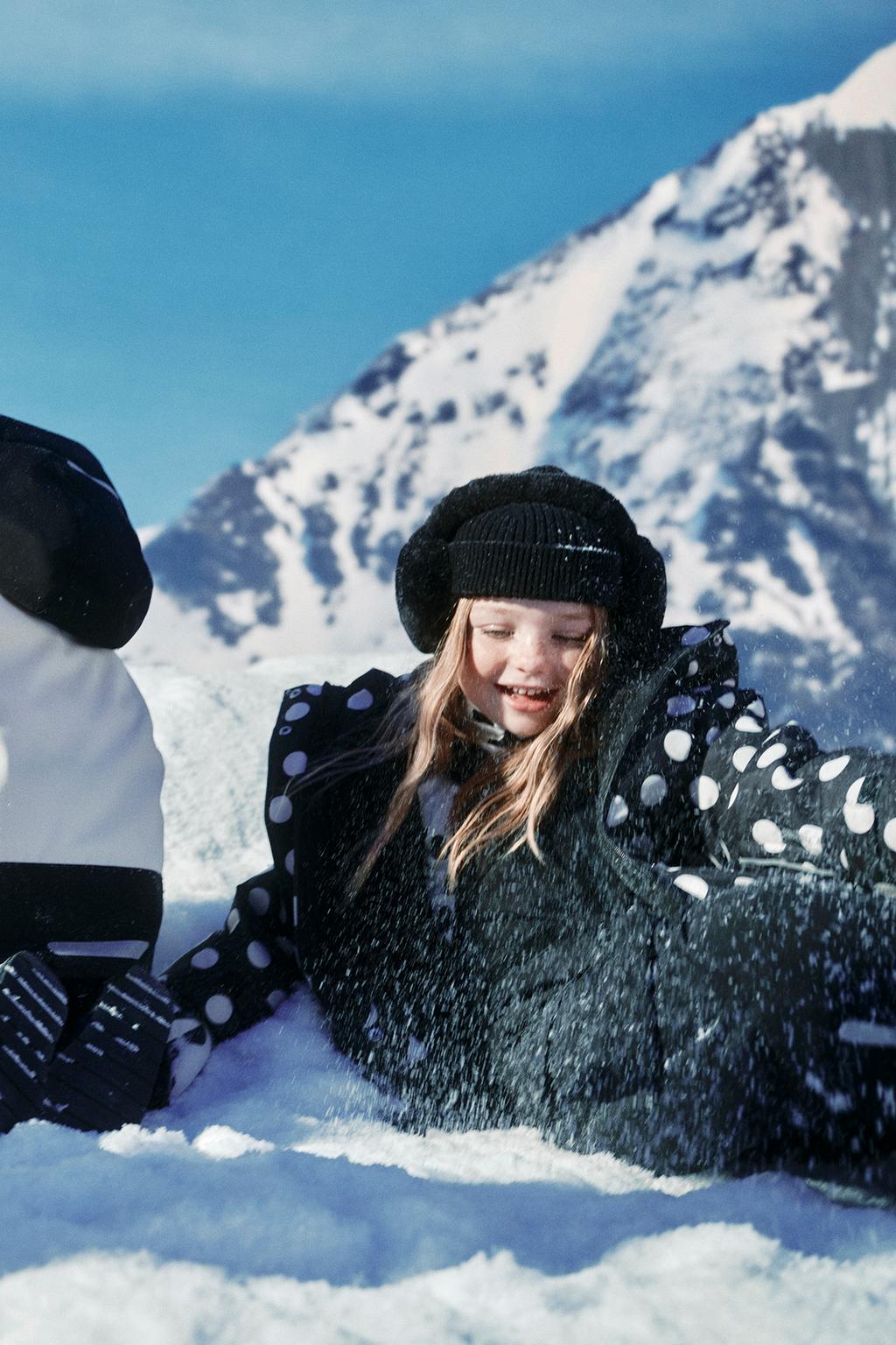 ВОДО- И ВЕТРОНЕПРОНИЦАЕМАЯ ЛЫЖНАЯ КУРТКА В ГОРОШЕК