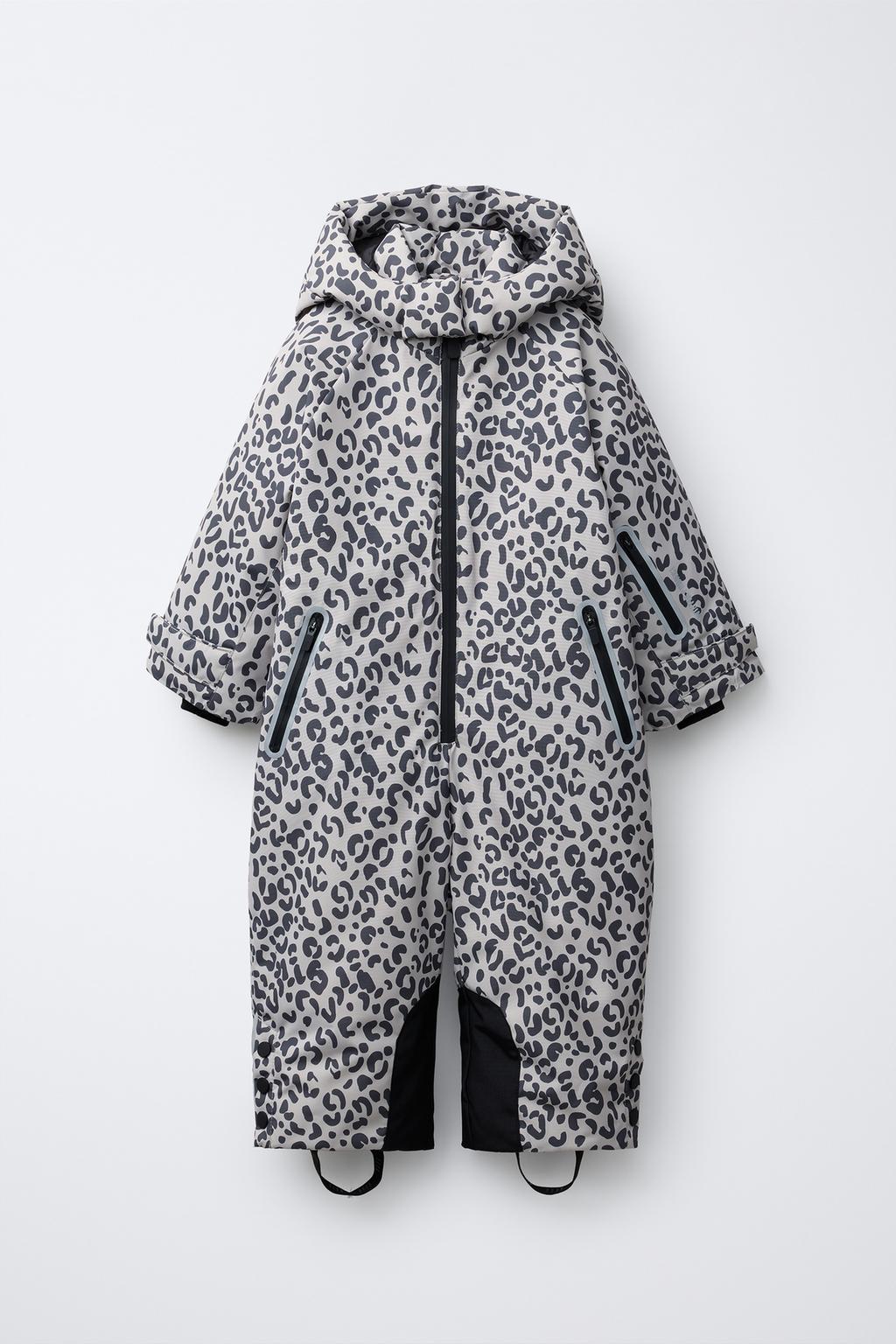 НЕПРОМОКАЕМЫЙ ВЕТРОЗАЩИТНЫЙ КОМБИНЕЗОН С АНИМАЛИСТИЧЕСКИМ ПРИНТОМ