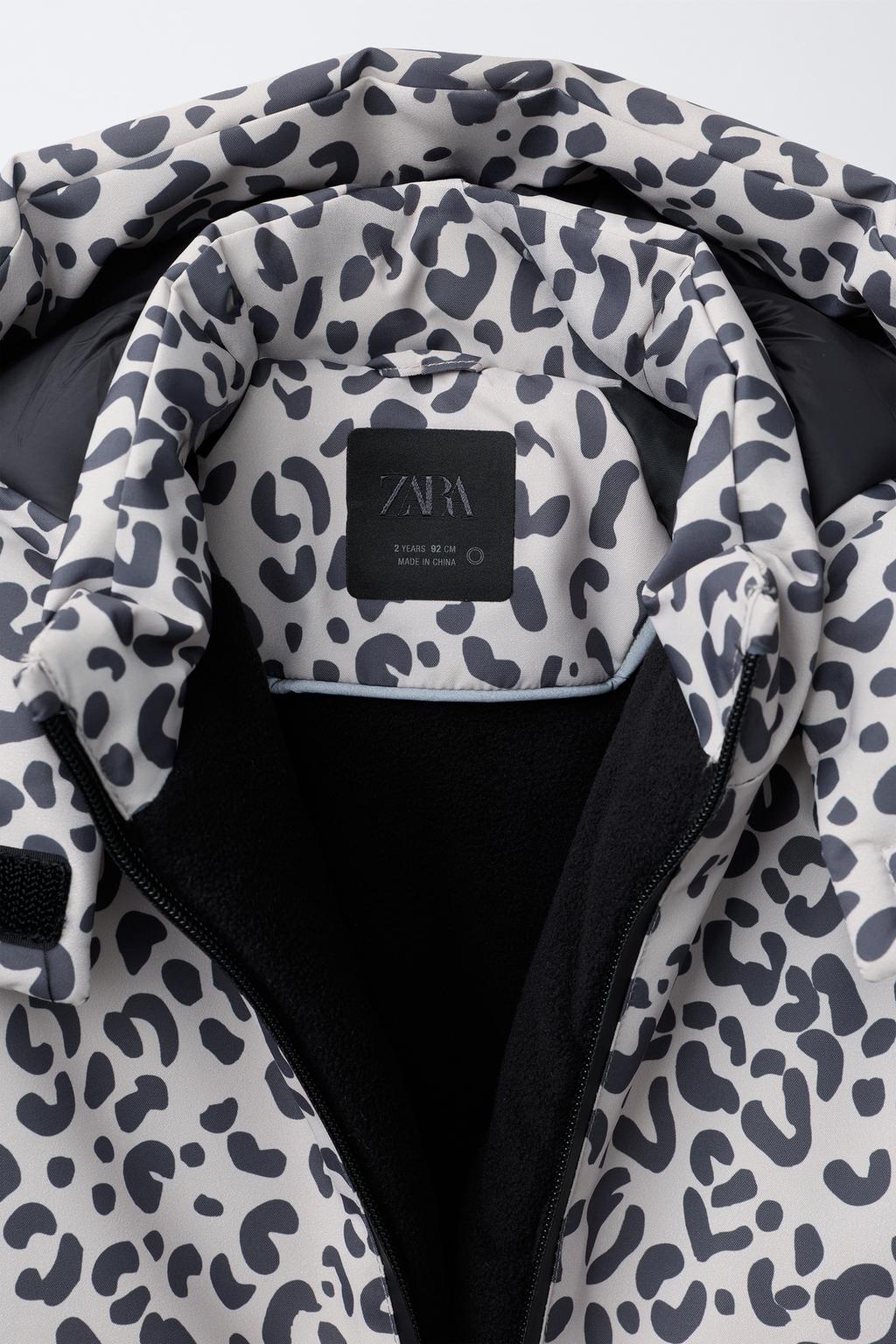 НЕПРОМОКАЕМЫЙ ВЕТРОЗАЩИТНЫЙ КОМБИНЕЗОН С АНИМАЛИСТИЧЕСКИМ ПРИНТОМ