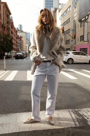 Мягкое пальто с воротником из искусственного меха- Заказать в России