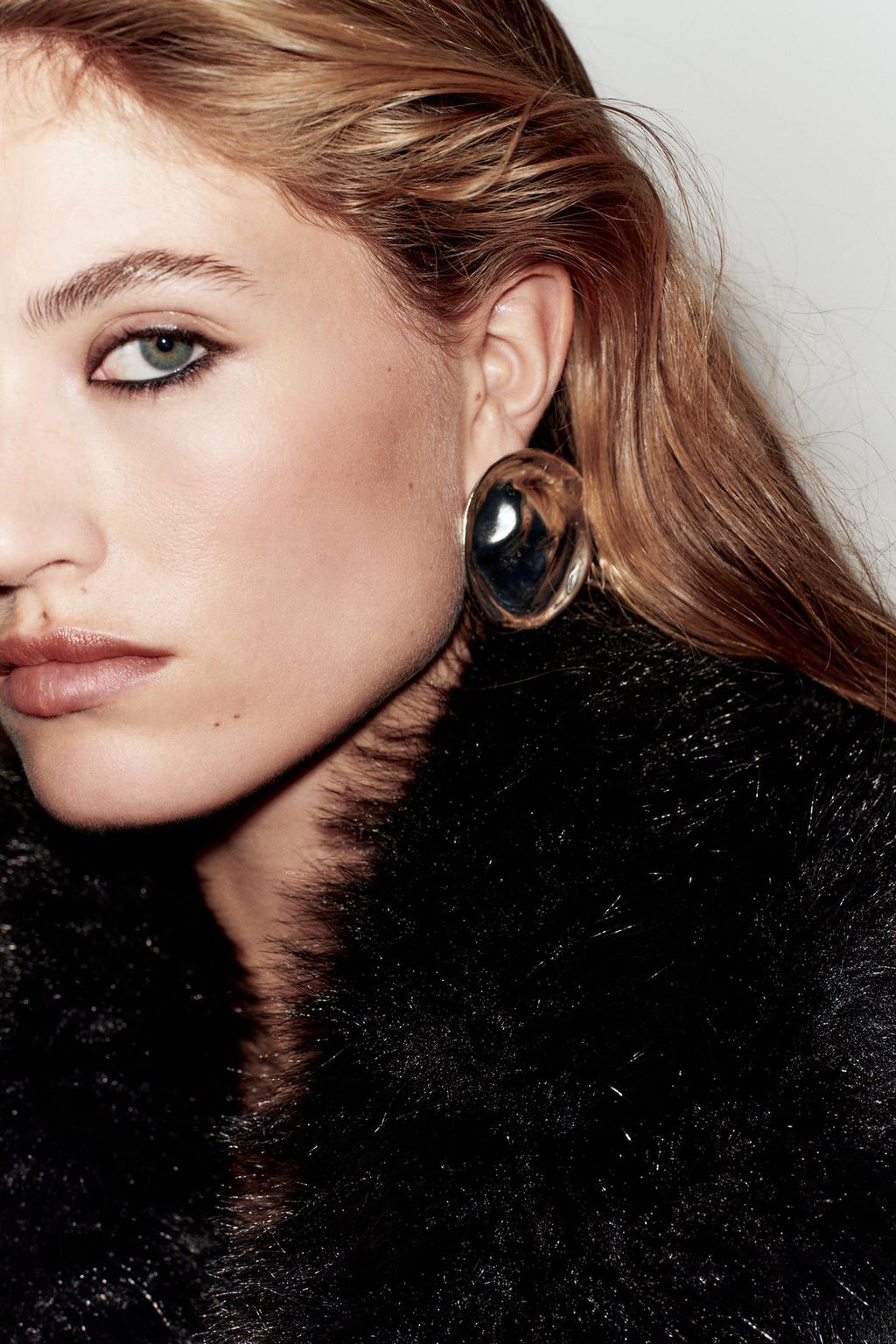 ПАЛЬТО ИЗ ШЕРСТИ С ЛАЦКАНАМИ ИЗ ИСКУССТВЕННОГО МЕХА И ПОЯСОМ