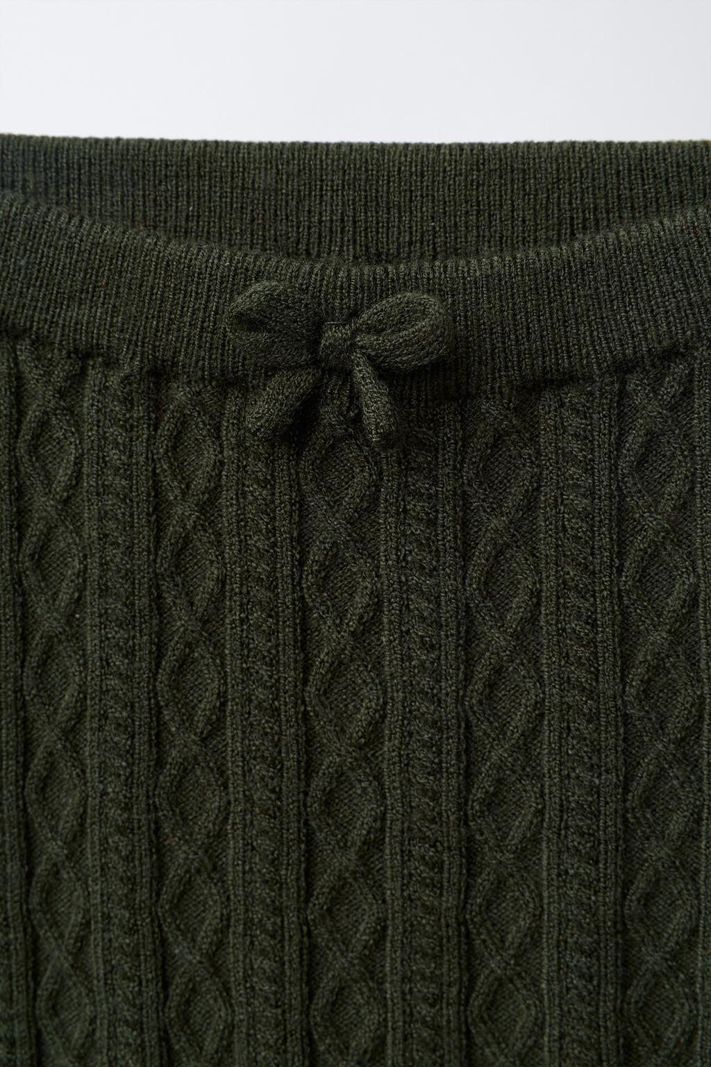 ТРИКОТАЖНЫЕ ЛЕГИНСЫ С КОСАМИ