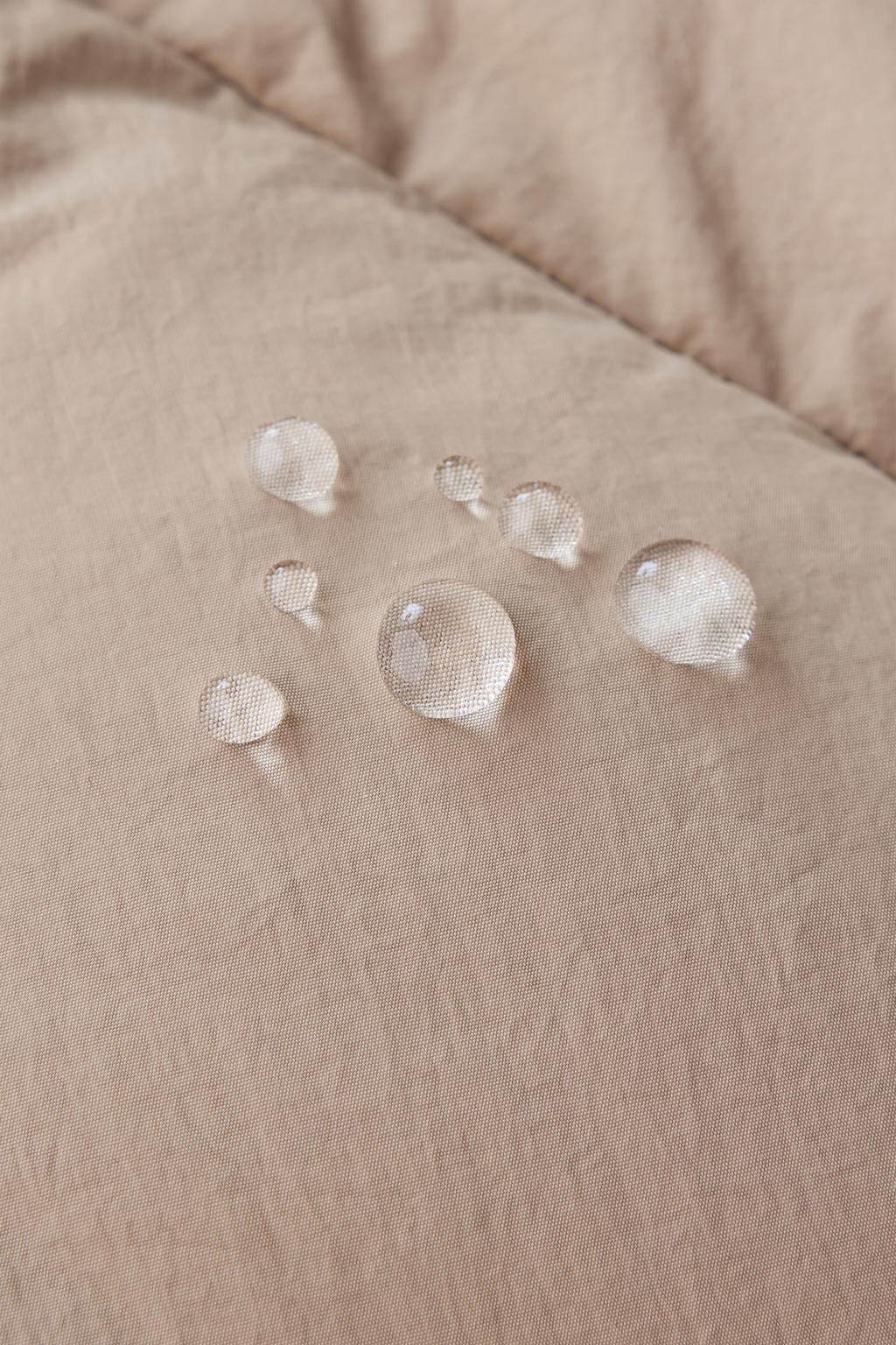 СТЕГАНОЕ ПАЛЬТО С КАПЮШОНОМ WATER REPELLENT