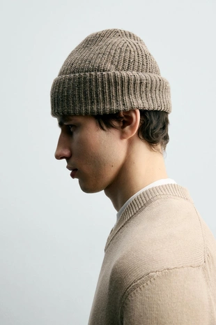 Шапка из рельефной пряжи- Заказать в России