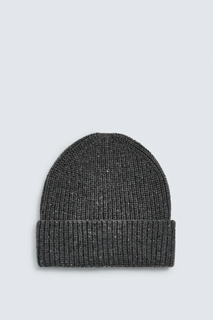 Шапка из рельефной пряжи