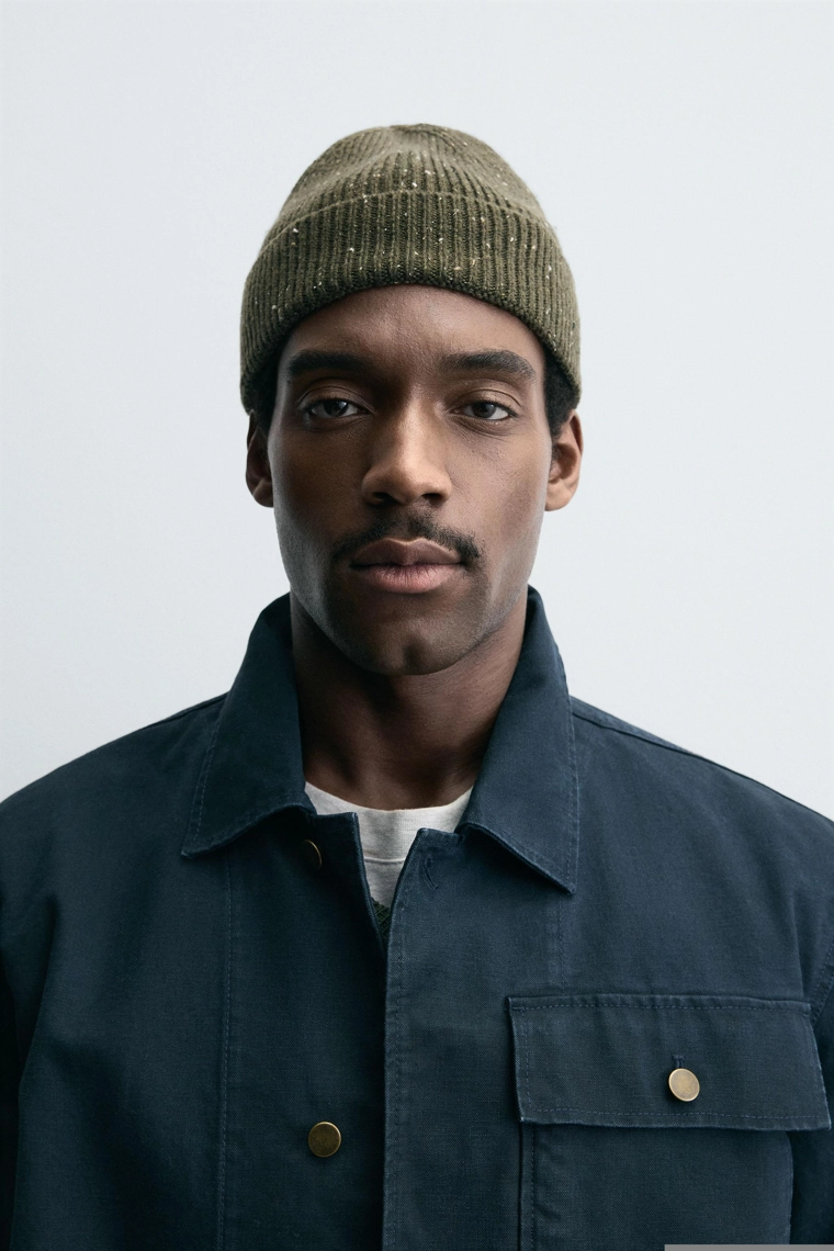 Шапка-бини из текстурированной пряжи