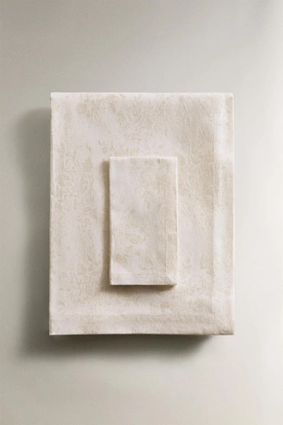 Тканевая новогодняя скатерть с цветочным узором ZARA- Заказать в России