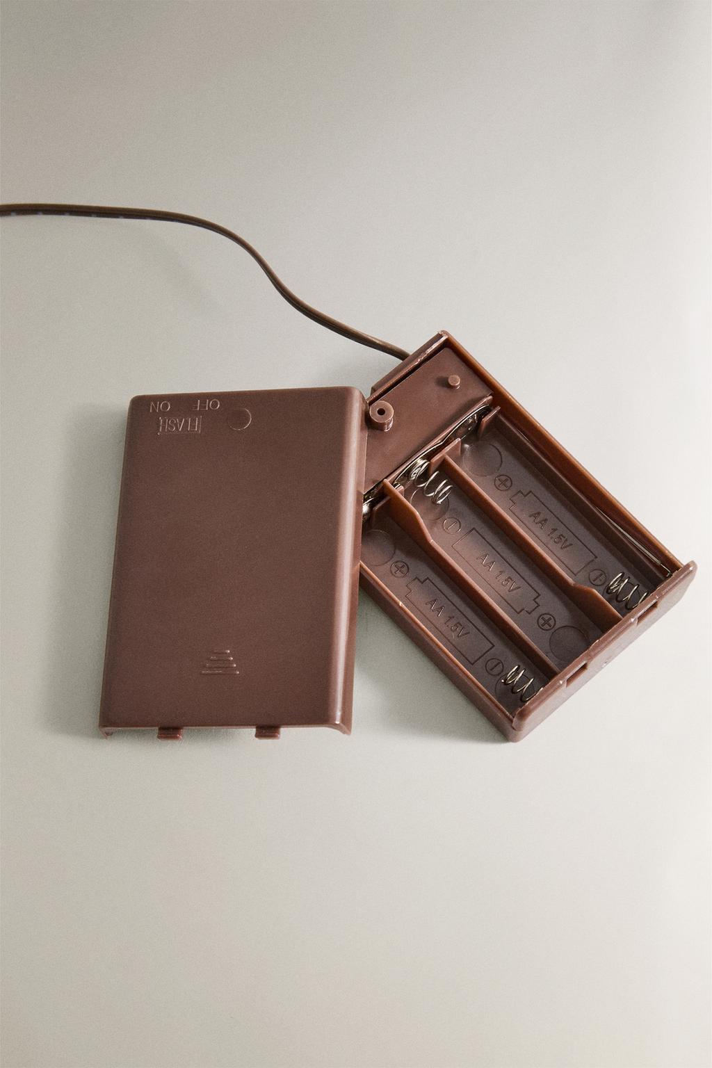 Светильник к новому году, большая ветка с листьями и огнями