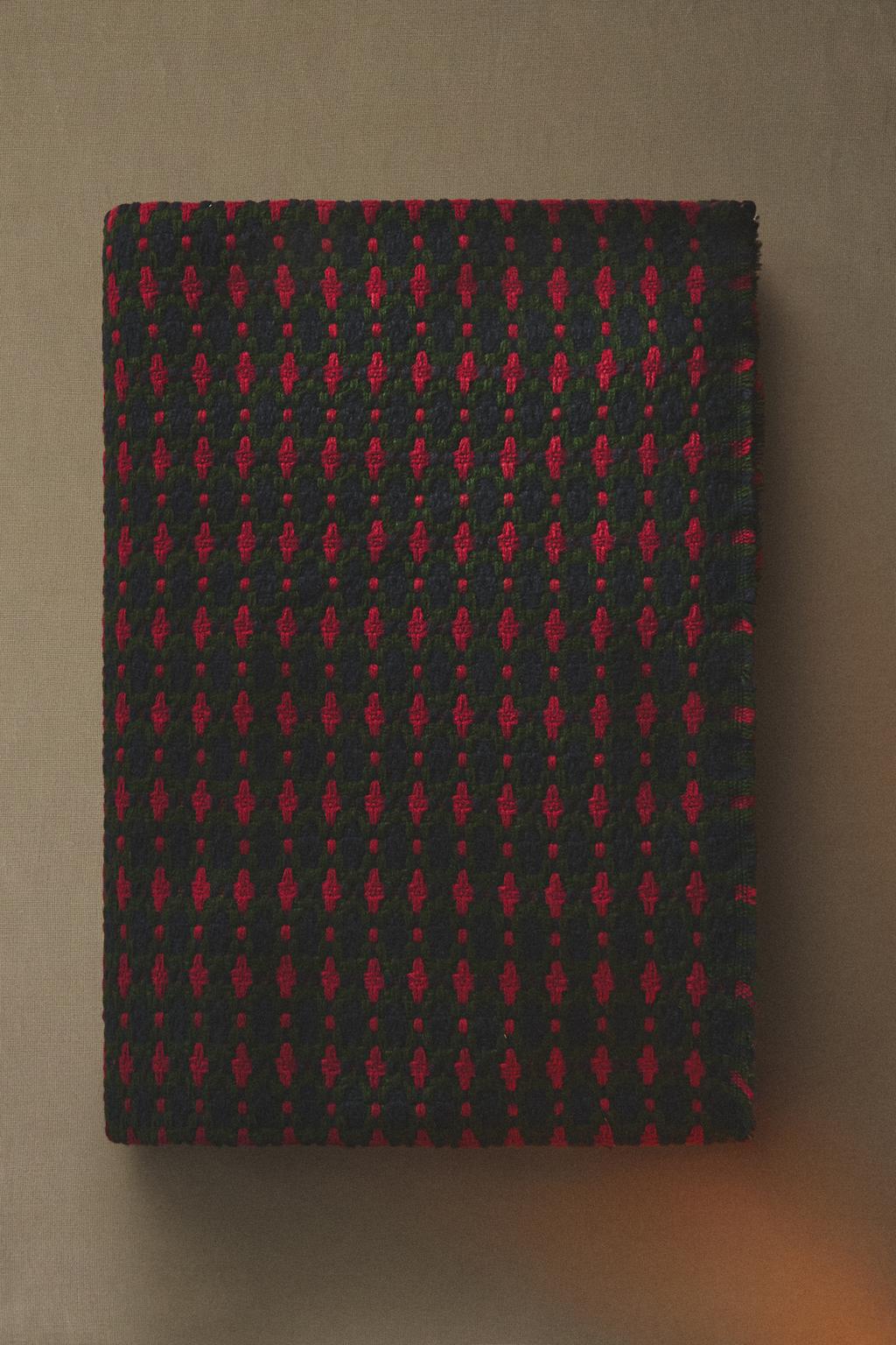 Плед zara с рождественским узором крючком