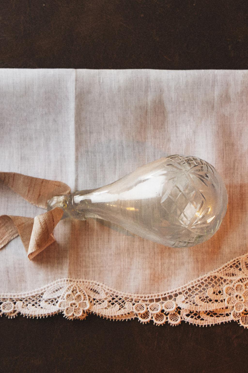 Длинная прозрачная игрушка для елочной гирлянды