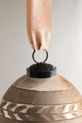 Стеклянное рождественское украшение в форме винтажного шара с деталями листьев- Заказать в России