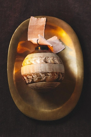 Стеклянное рождественское украшение в форме винтажного шара с деталями листьев- Заказать в России